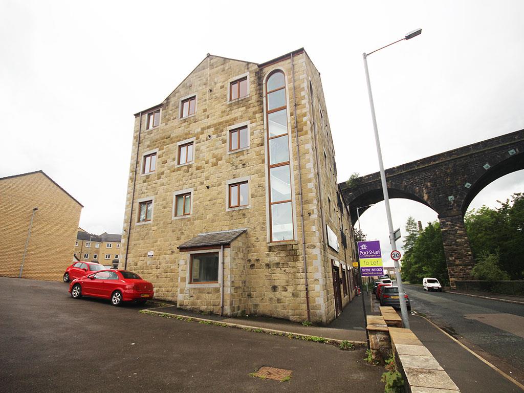 2 bedroom apartment To Let in Colne - IMG_3139.jpg
